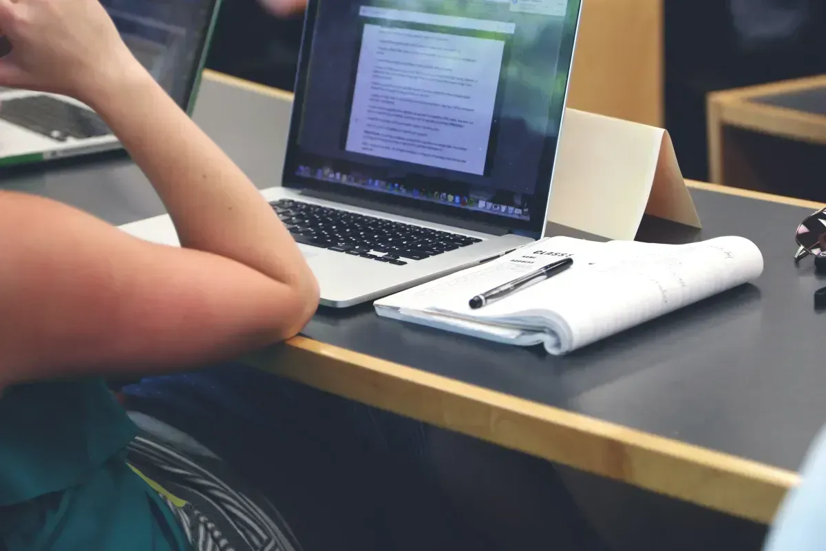 Z czym wiąże się praca zdalna dla studenta?